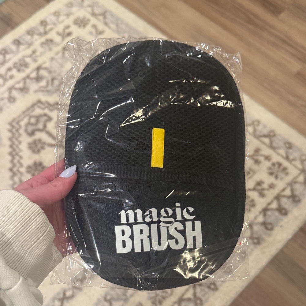 NWT Magic Brush electrostatic pet hair remover glove for cats and dogs